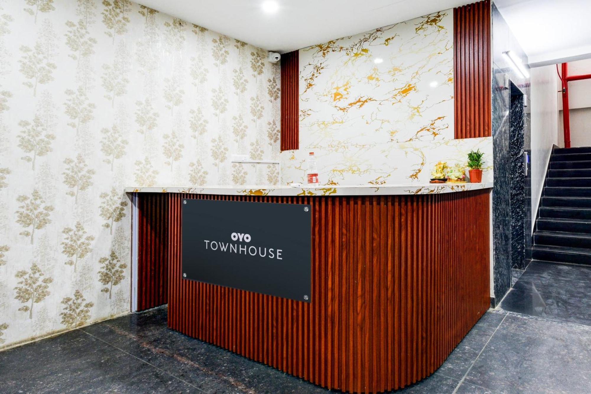 Super Townhouse Unnam Hotels Backside Of Tabala Rasa Pub, Financial District حيدر أباد المظهر الخارجي الصورة