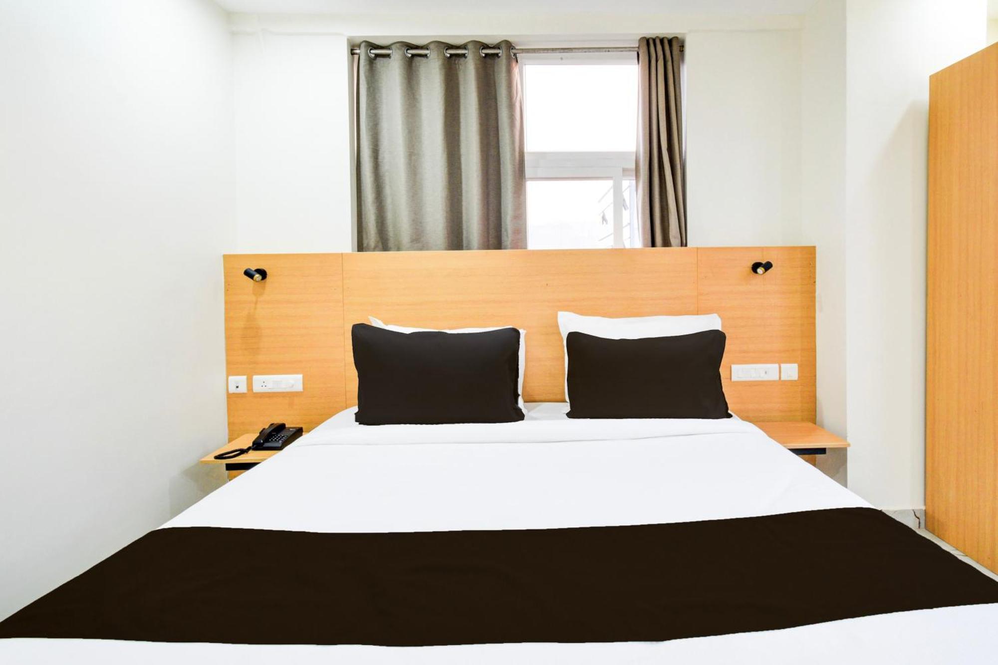 Super Townhouse Unnam Hotels Backside Of Tabala Rasa Pub, Financial District حيدر أباد المظهر الخارجي الصورة