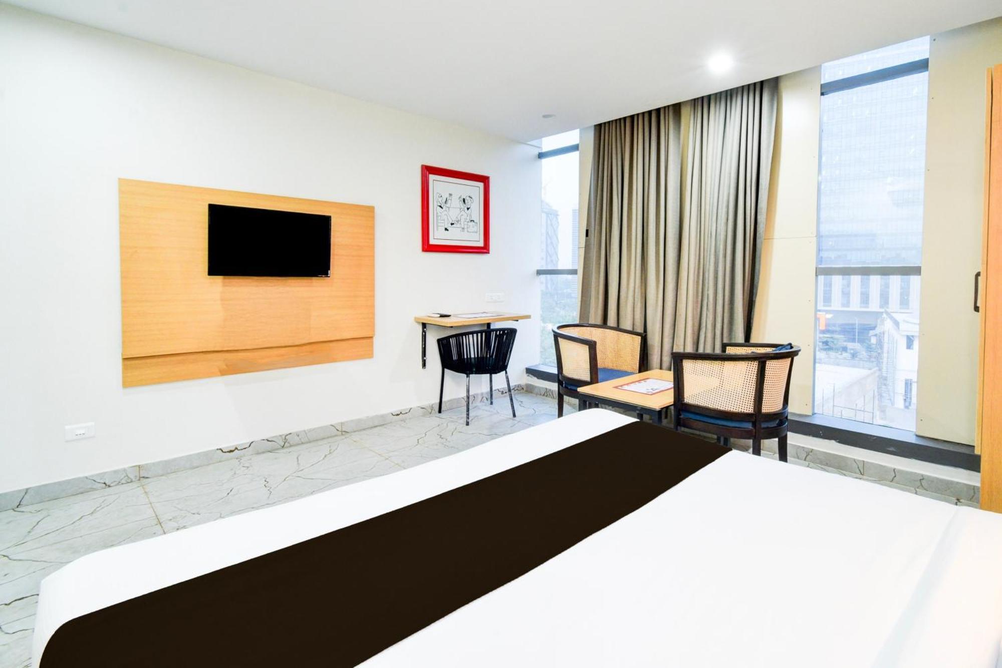 Super Townhouse Unnam Hotels Backside Of Tabala Rasa Pub, Financial District حيدر أباد المظهر الخارجي الصورة