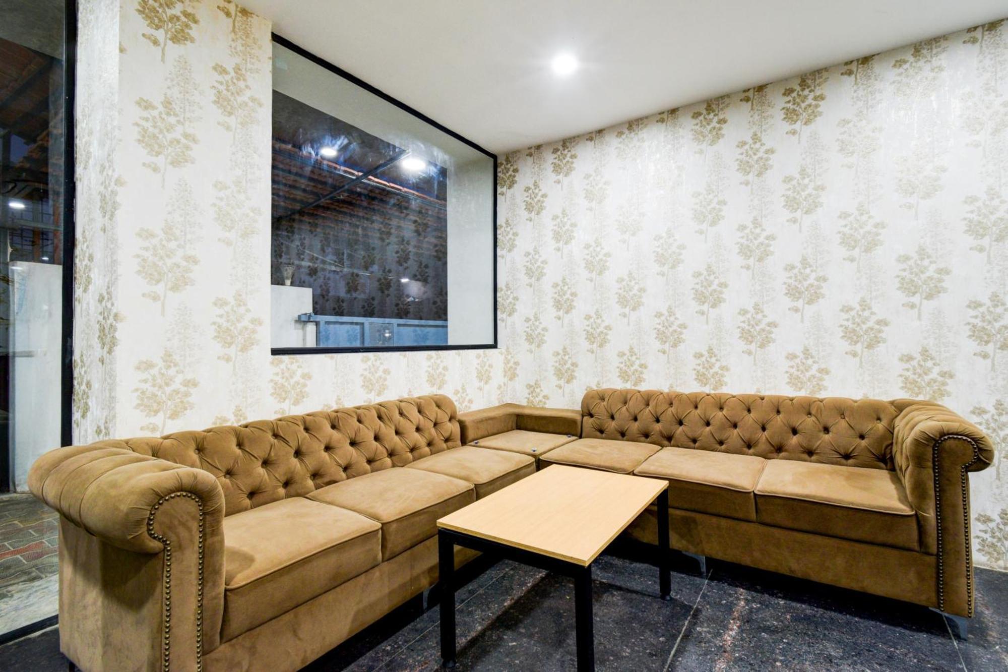 Super Townhouse Unnam Hotels Backside Of Tabala Rasa Pub, Financial District حيدر أباد المظهر الخارجي الصورة
