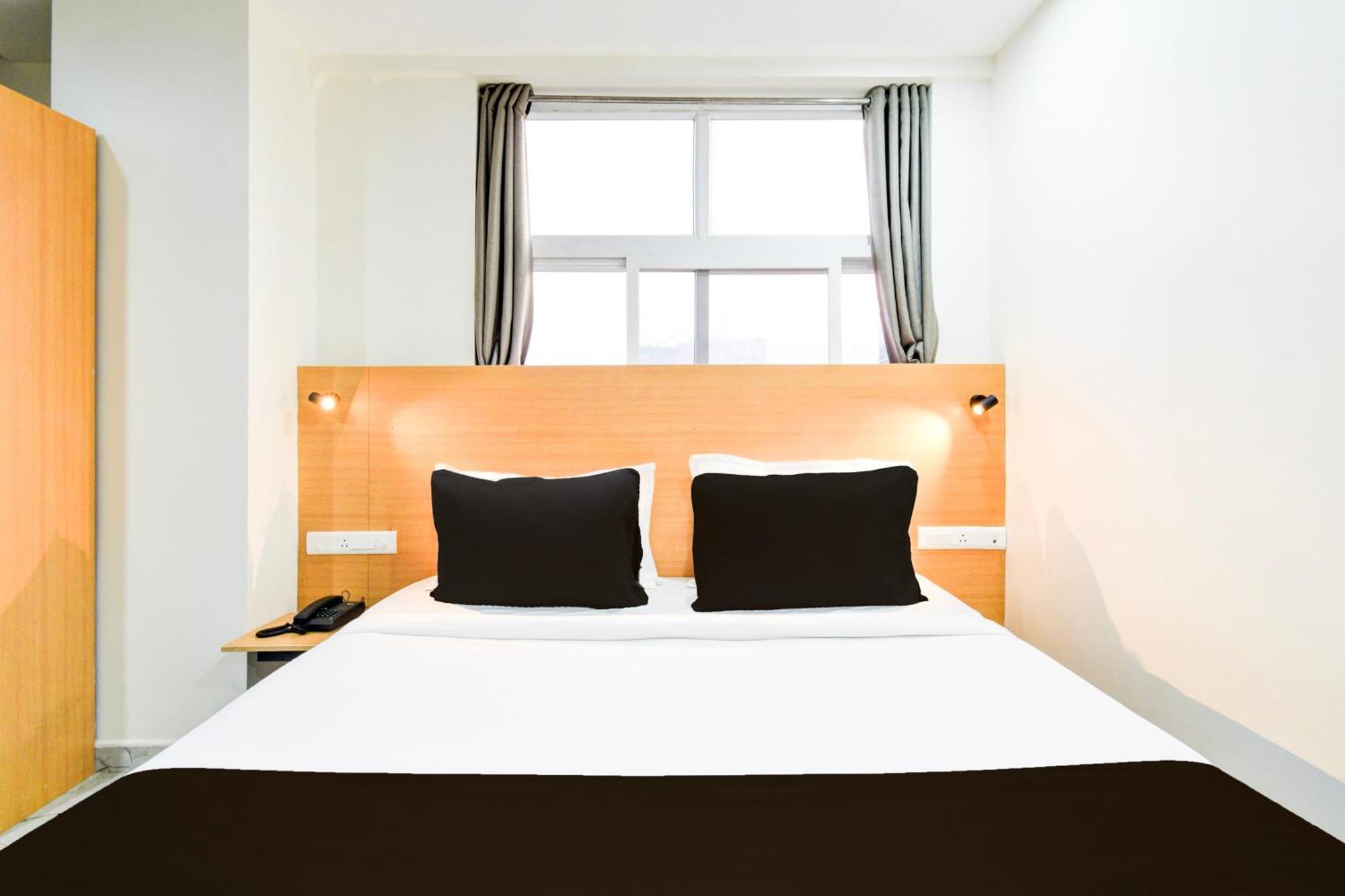 Super Townhouse Unnam Hotels Backside Of Tabala Rasa Pub, Financial District حيدر أباد المظهر الخارجي الصورة