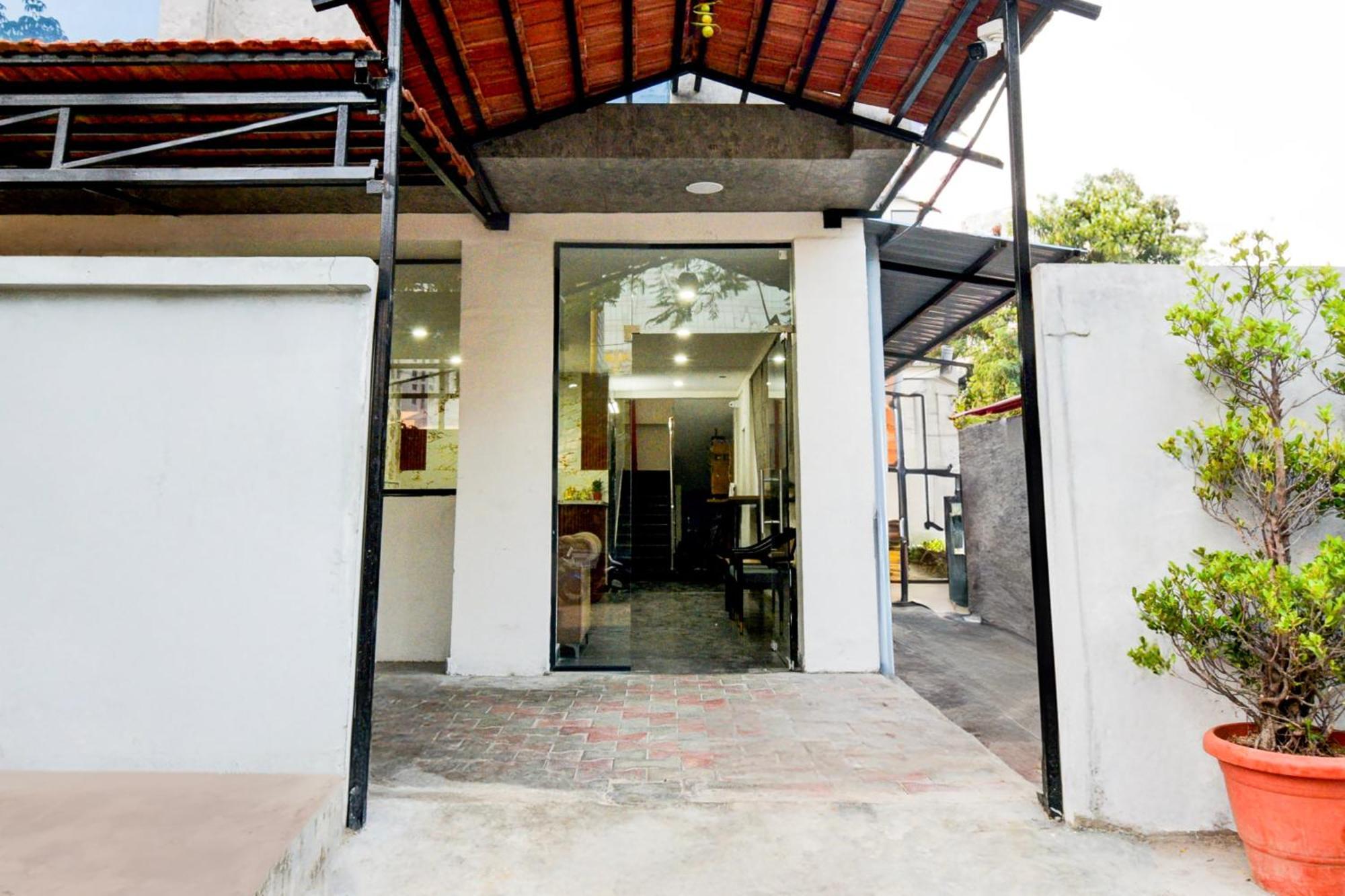 Super Townhouse Unnam Hotels Backside Of Tabala Rasa Pub, Financial District حيدر أباد المظهر الخارجي الصورة