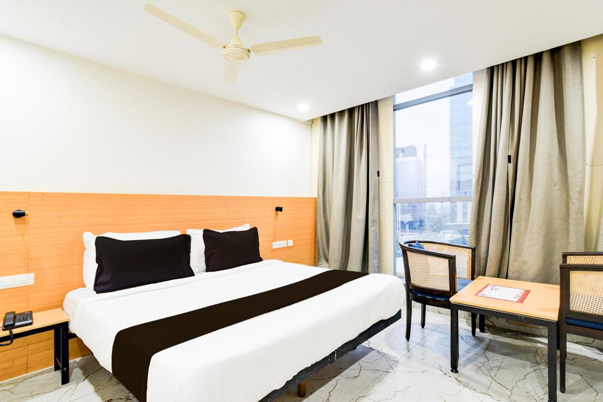 Super Townhouse Unnam Hotels Backside Of Tabala Rasa Pub, Financial District حيدر أباد المظهر الخارجي الصورة